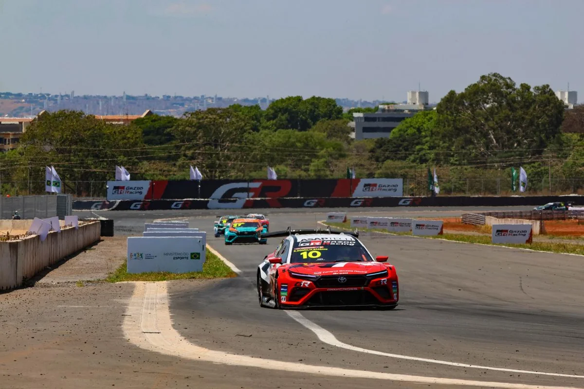Única mulher no grid, Antonella Bassani destaca força feminina na Stock Car - imagem 5 Única mulher no grid, Antonella Bassani destaca força feminina na Stock Car - imagem 5
