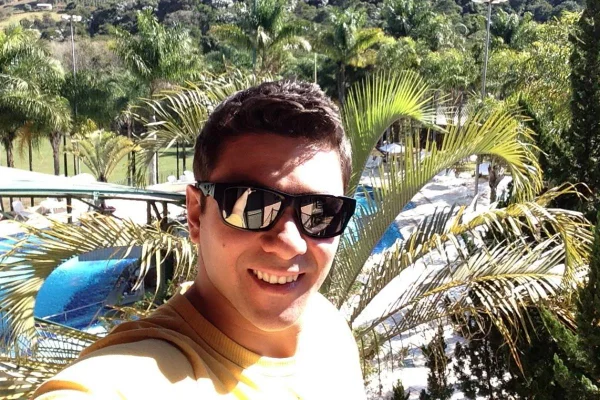 Carlos Cerasomma, homem que morreu em competição de comer melancia - Metrópoles