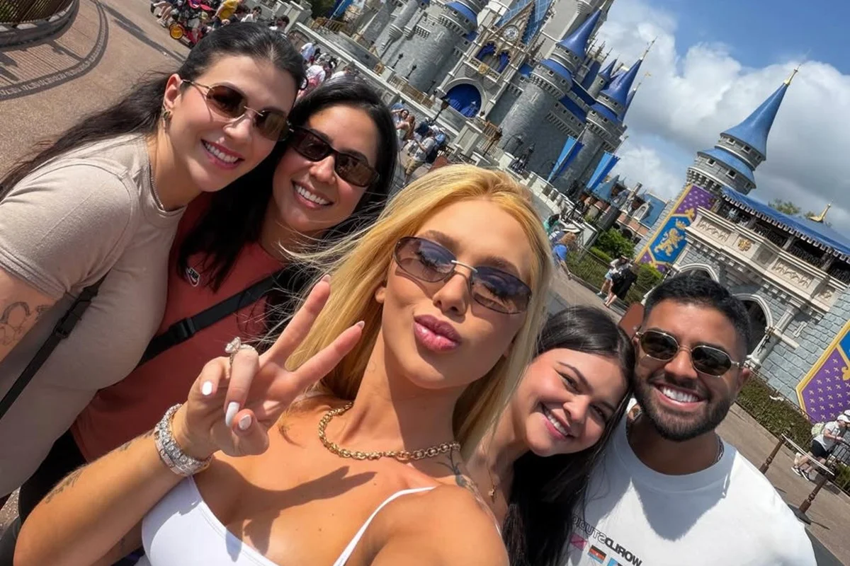 Virginia abre álbum de fotos com os filhos na Disney Virginia abre álbum de fotos com os filhos na Disney