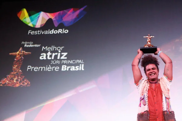 Kika Sena sobre visibilidade trans no cinema: “Vamos arrombar portas”