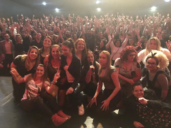 Adriana Nunes encarna Dercy e abre nova fase na carreira nacional