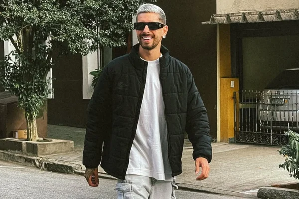 Foto colorida do influenciador Tulinho - Metrópoles