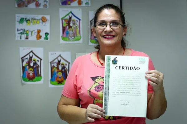 Bióloga venezuelana é a 1ª refugiada a ter diploma revalidado