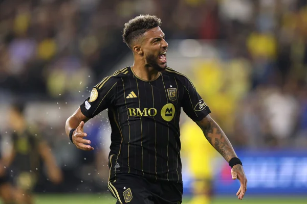 Imagem colorida de Bouanga, do LAFC- Metrópoles