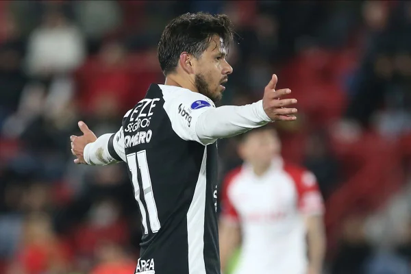 Foto colorida de Angel Romero, jogador do Corinthians - Metrópoles