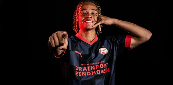 Xavi Simons foi anunciado como novo reforço do PSV