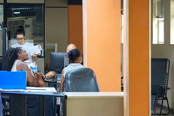 RJ: mãe e filha são vítimas de racismo de cliente que perdeu celular