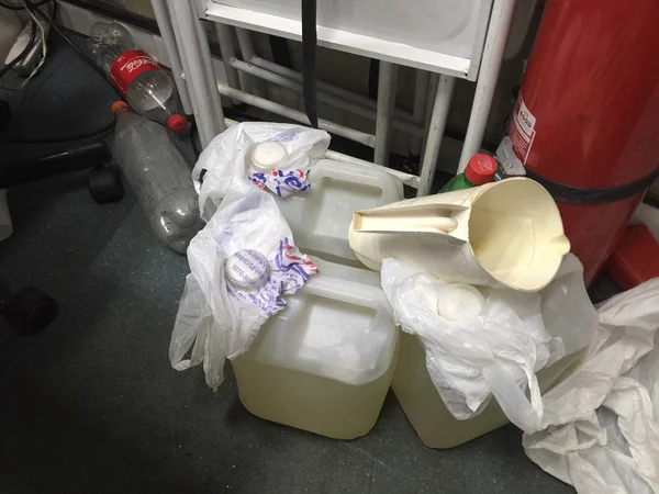 Polícia descobre fábrica de lança-perfume no Recanto das Emas