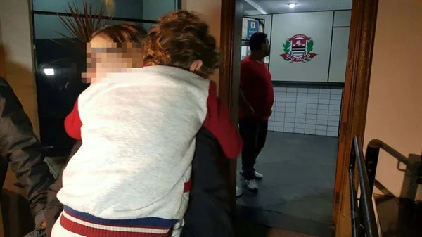 Adolescente rouba carro e leva criança junto: “Vi meu filho ir embora”