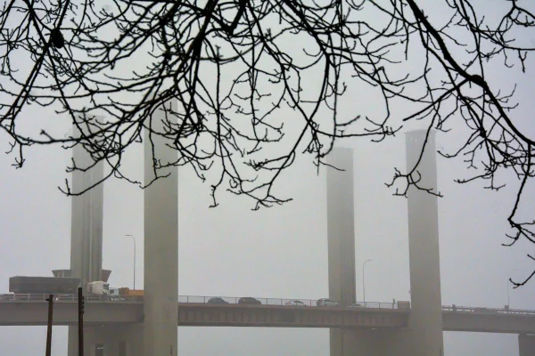 Ponte de Guaíba com nevoeiro