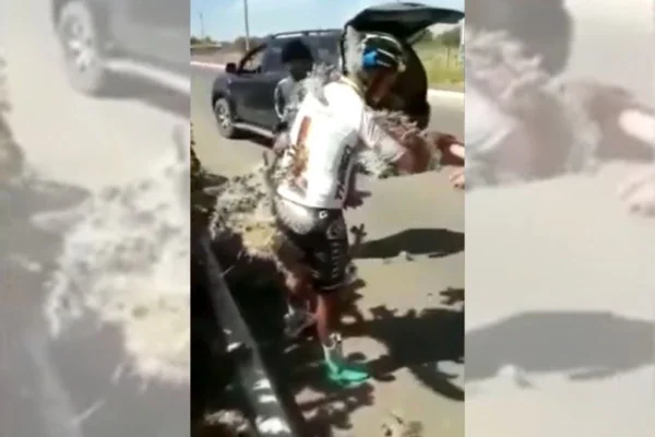 Ciclista coberto por espinhos