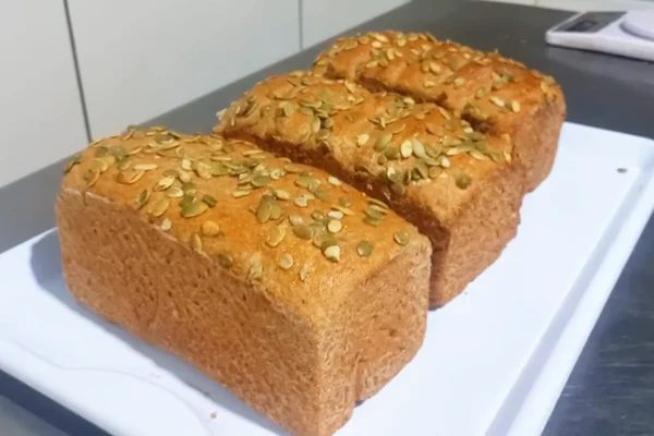 Receita de pão integral com semente de abóbora para fazer em casa