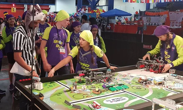 Estudantes brasileiros vencem principal torneio de robótica do mundo