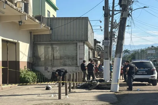 Protesto fecha trecho após morte de dois trabalhadores em São Gonçalo