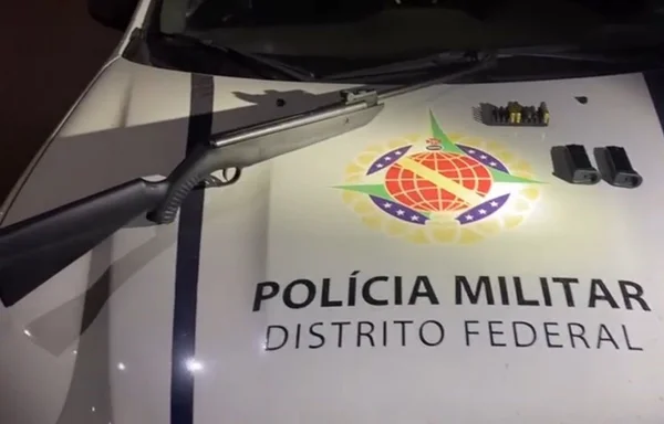 Imagem colorida de apreensão de espingarda de pressão