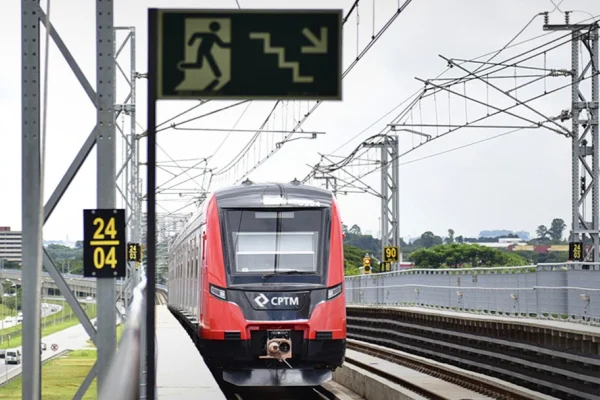 Expresso Aeroporto, da CPTM, liga a estação da Luz ao Aeroporto de Guarulhos