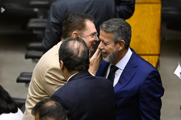 A Camara dos Deputados vota projeto que preve a isencao do Imposto de Renda para contribuintes com renda IR mensal de ate R 5 mil Metropoles 9 scaled