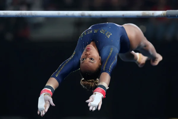 Imagem colorida de Rebeca Andrade em competição- Metrópoles