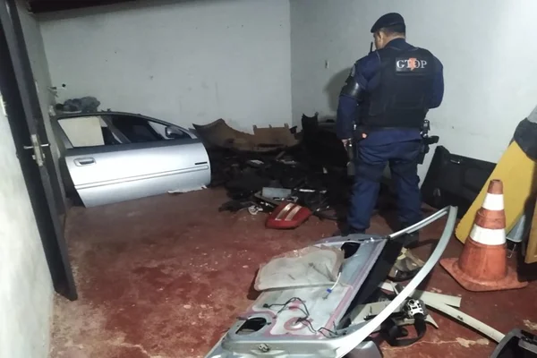 PM encontra desmanche de carros roubados em casa do DF