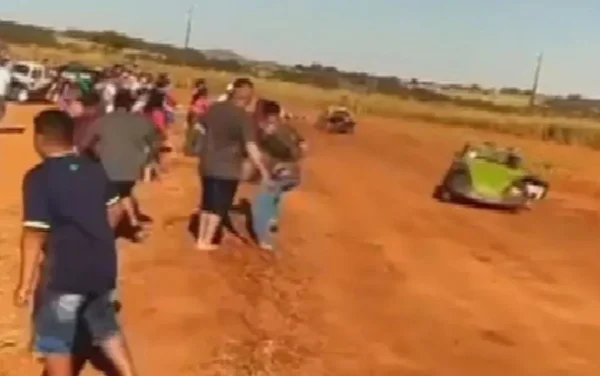 Homem foi atropelado enquanto filmada competição de Fusca Cross - Metrópoles