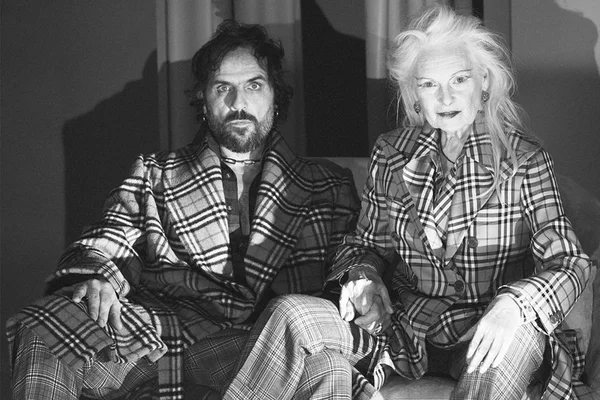 Vivienne Westwood e Burberry unem o punk e a pegada clássica inglesa