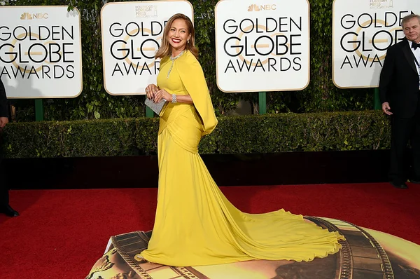 Veja os vestidos e os ternos que os atores de Hollywood usaram no tapete vermelho do Golden Globe