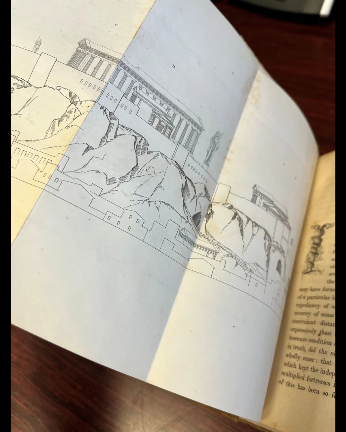 Livro é achado durante obra e devolvido à biblioteca 150 anos atrasado - imagem 6 Livro é achado durante obra e devolvido à biblioteca 150 anos atrasado - imagem 6