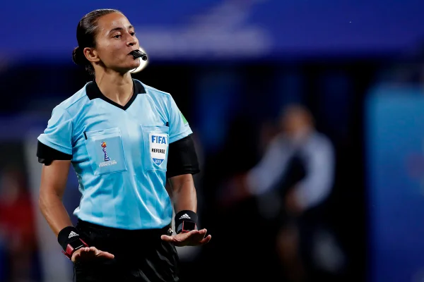 Edina Alves, árbitra brasileira
