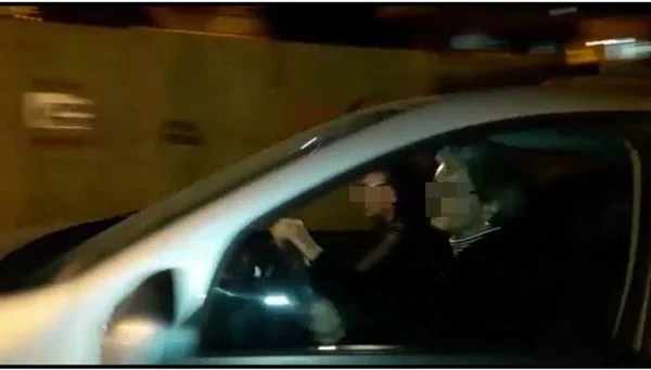 Vovós são flagradas pichando “Fora Temer” nas ruas do DF