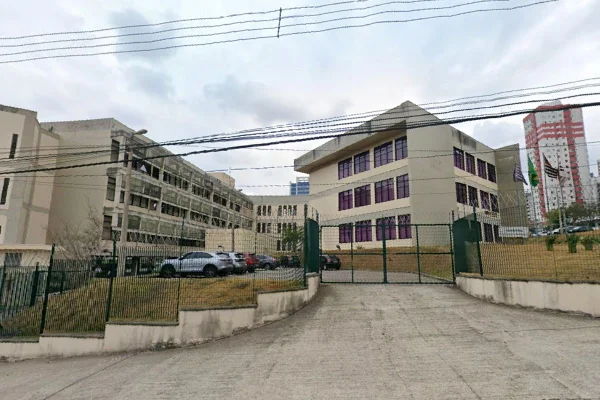 Imagem colorida mostra Fórum de São José dos Campos. Metrópoles