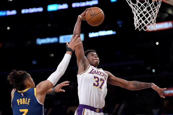 Sem LeBron e Davis, Lakers batem Warriors na pré-temporada da NBA