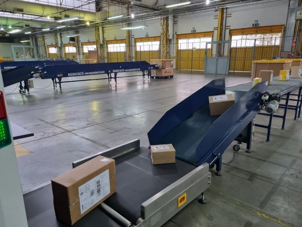 encomendas deslizam em esteira de unidade dos correios em sao paulo - metrópoles