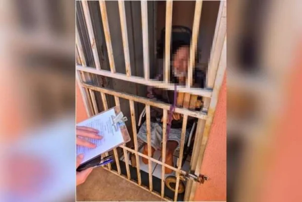 Idoso com pernas amputadas é resgatado morando sozinho e passando fome