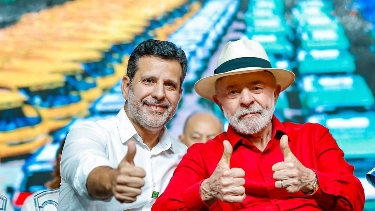 Presidente Lula e o ministro da Educação, Leonardo Barchini, durante anúncio de ações Presidente Lula e o ministro da Educação, Leonardo Barchini, durante anúncio de ações
