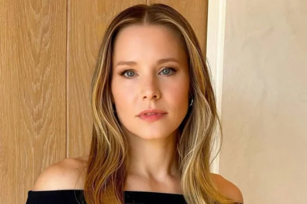 Foto colorida de Kristen Bell - Metrópoles