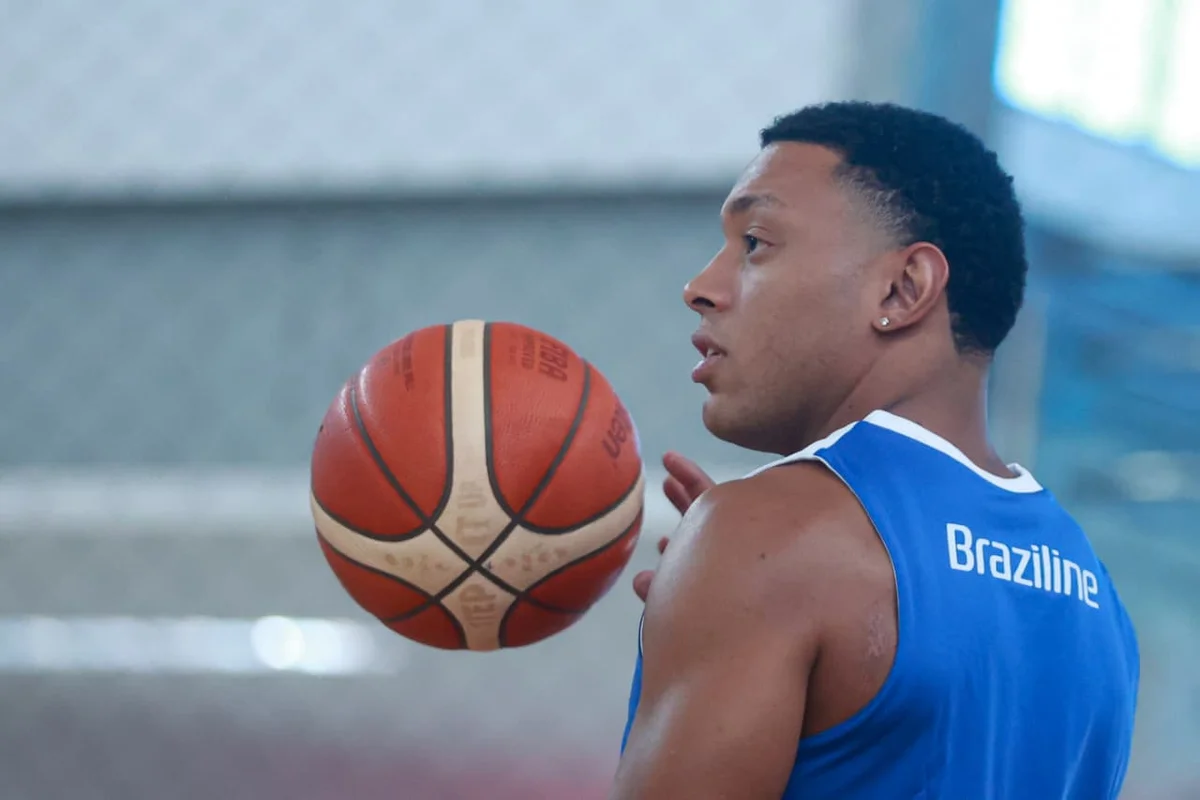Brasília (DF), 20/08/26
Seleção Brasileira de Basquete treina no ginásio do Comando Militar do Planalto. O Brasil joga contra a República Dominicana no ginásio Nilson Nelson, no dia 27 de agosto, em partida válida pelas Eliminatórias da Copa do Mundo FIBA 2027. Brasília (DF), 20/08/26
Seleção Brasileira de Basquete treina no ginásio do Comando Militar do Planalto. O Brasil joga contra a República Dominicana no ginásio Nilson Nelson, no dia 27 de agosto, em partida válida pelas Eliminatórias da Copa do Mundo FIBA 2027.