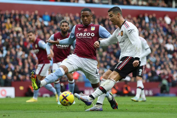 Aston Villa vence Manchester United na estreia de Unai Emery