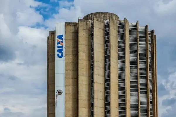 Foto colorida de Prédio da Caixa Econômica Federal, em Brasília concurso - Metrópoles