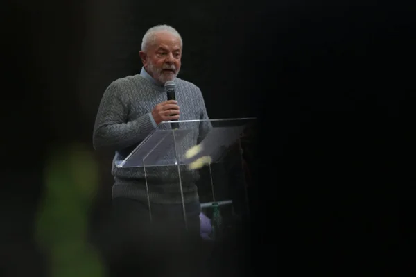 Lula discursa em evento com líderes de cooperativas