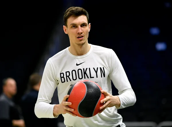 Jogador da NBA é preso após enforcar a namorada