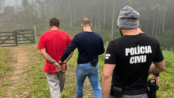 Imagem colorida da prisão de homem suspeito de matar idoso - Metrópoles