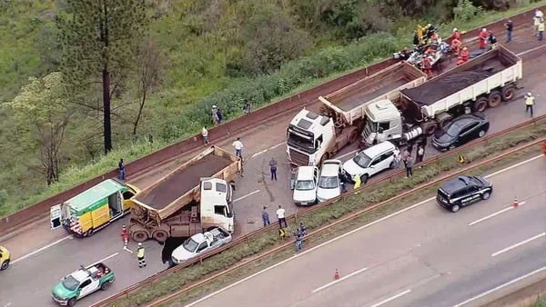 Acidente envolvendo 11 veículos aconteceu na Serra de Igarapé