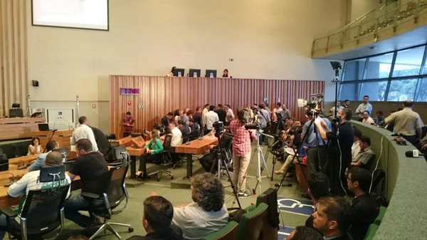 Decisão sobre regulamentação do Uber deve ficar para 2016