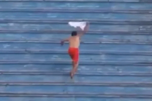 técnico sem camisa