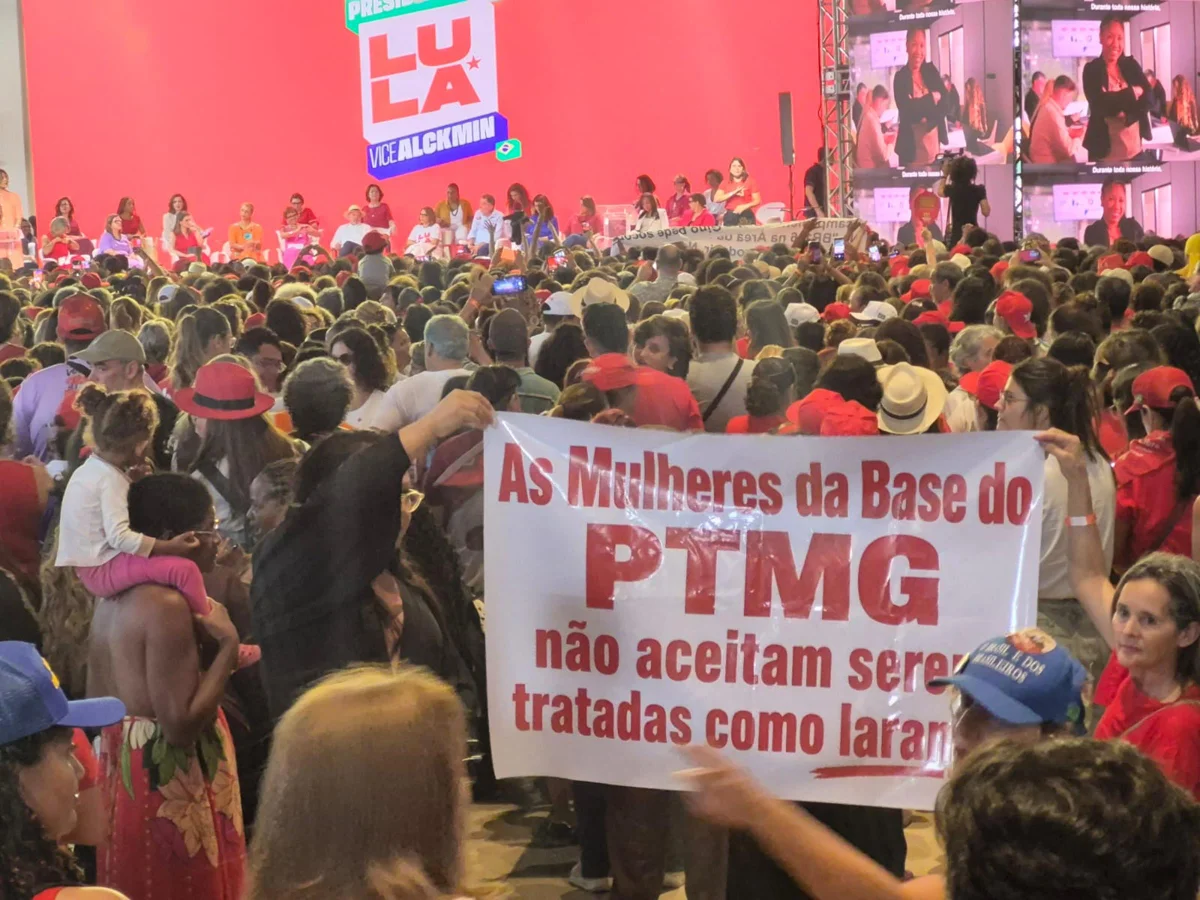Faixa em evento com Lula em BH Faixa em evento com Lula em BH