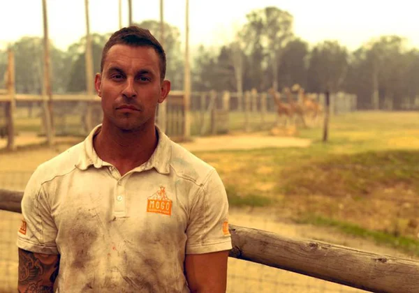 Austrália: diretor de zoo leva bichos pra casa e os salva de fogo