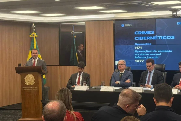 Diretor da PF atribui avanço do caso Master à “coragem” de Galípolo