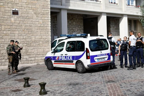 Casa de autor de ataque a faca em Paris é alvo de operação de busca