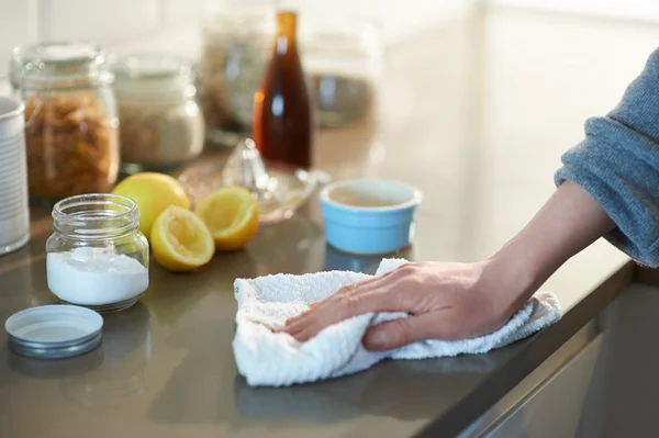 12 maneiras de usar bicarbonato de sódio para limpar a cozinha
