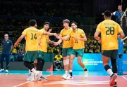 Jogadores do Brasil comemoram ponto diante da Bolívia Jogadores do Brasil comemoram ponto diante da Bolívia
